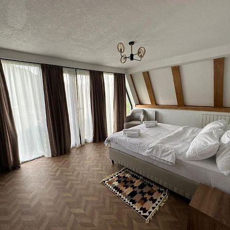 Karse Hotel Ambrolauri Buitenkant foto
