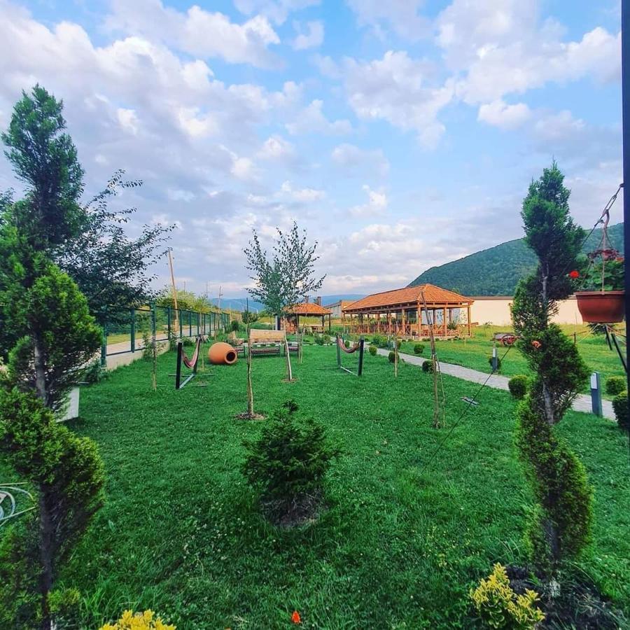 Karse Hotel Ambrolauri Buitenkant foto