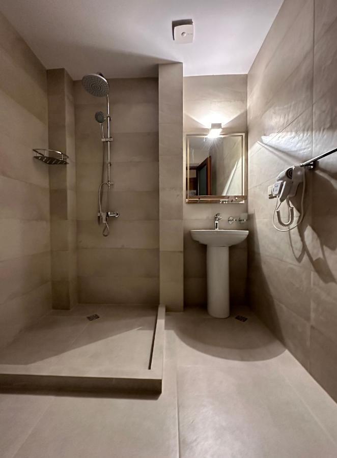 Karse Hotel Ambrolauri Buitenkant foto