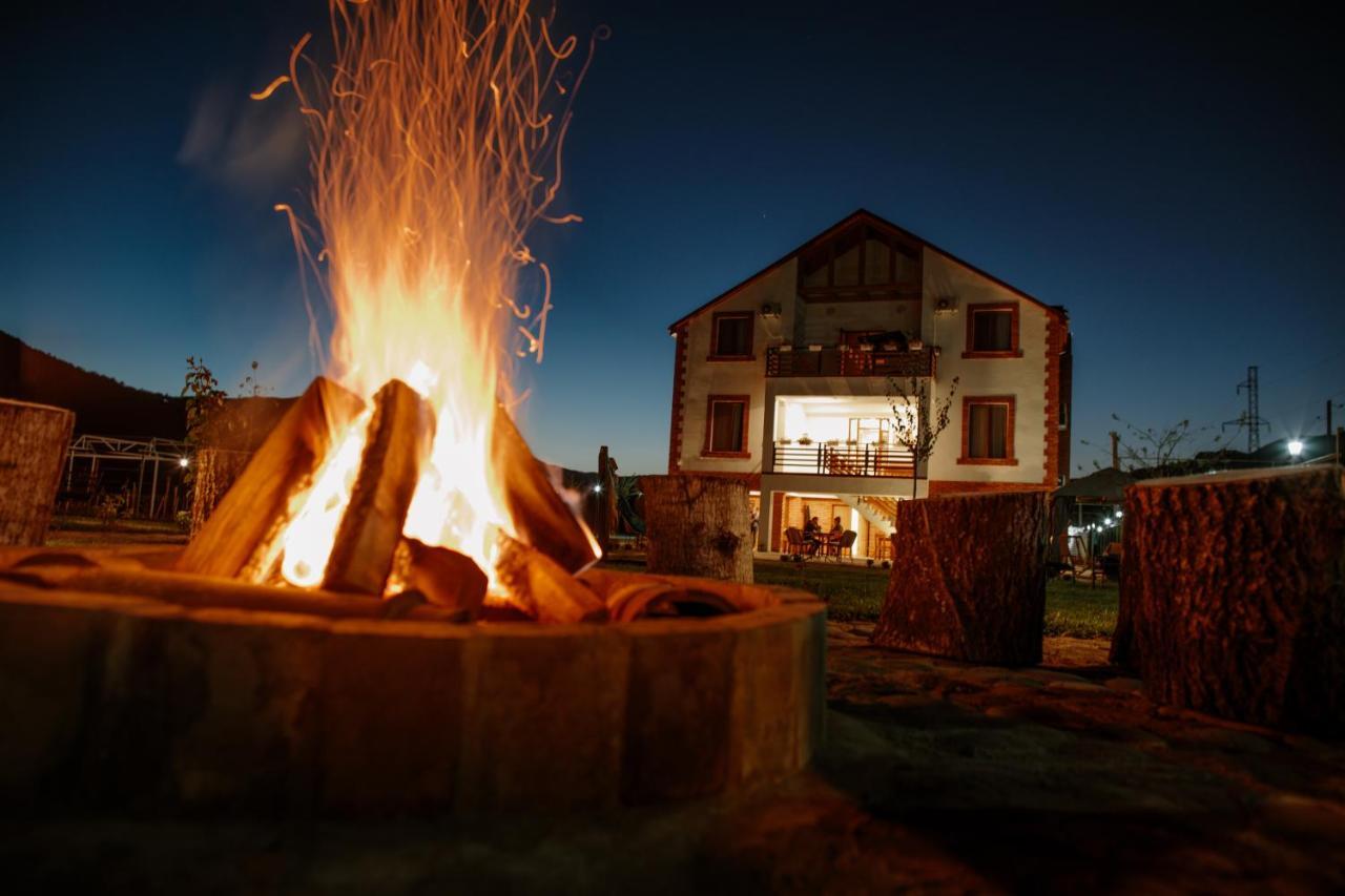 Karse Hotel Ambrolauri Buitenkant foto